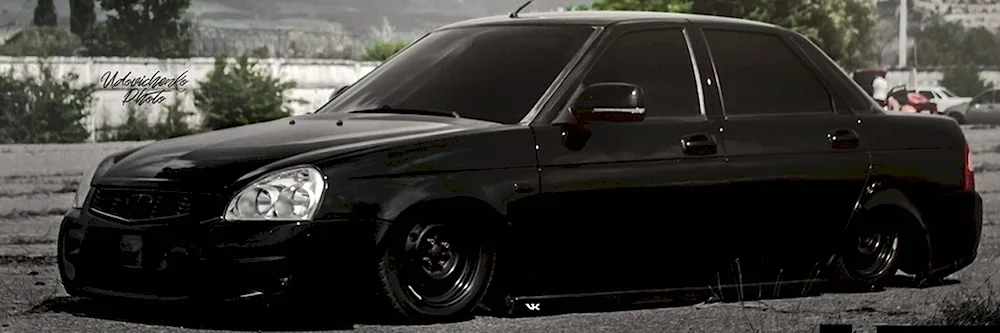 Priora black Black Edition understated