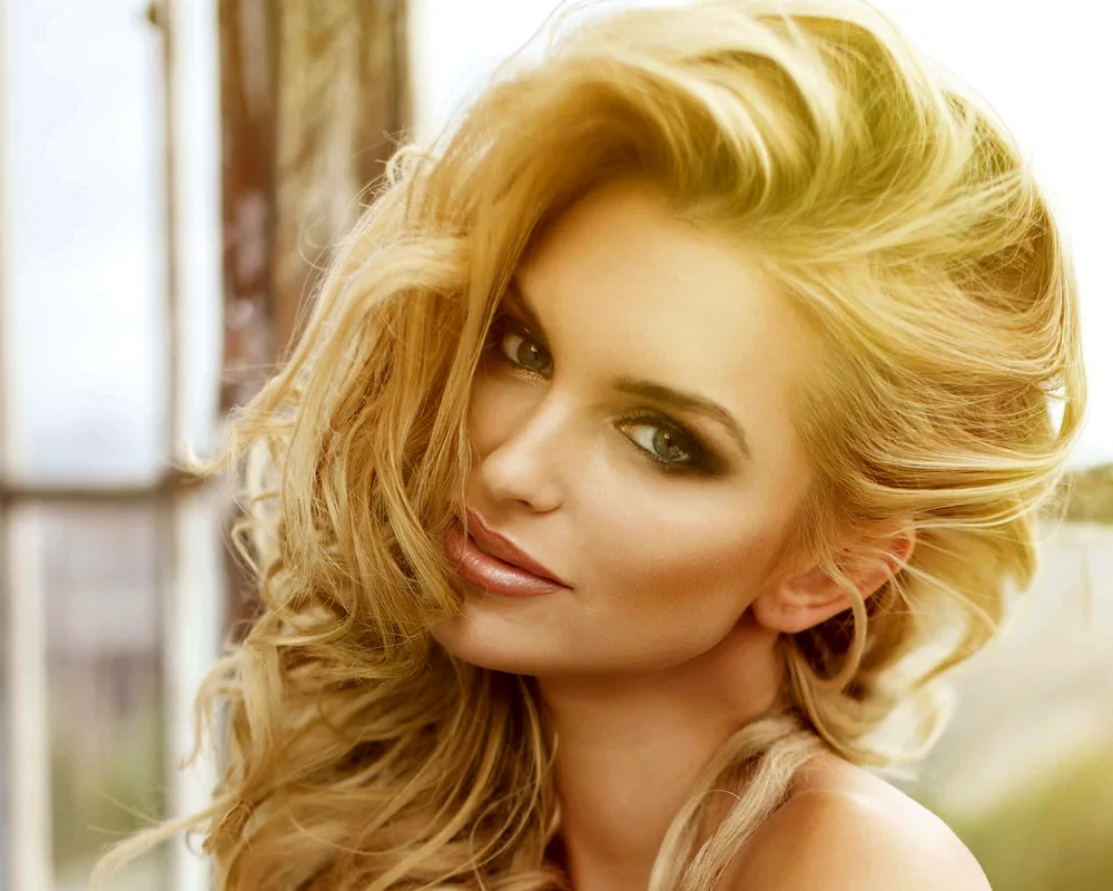 Valentina Miller wheat blonde vella