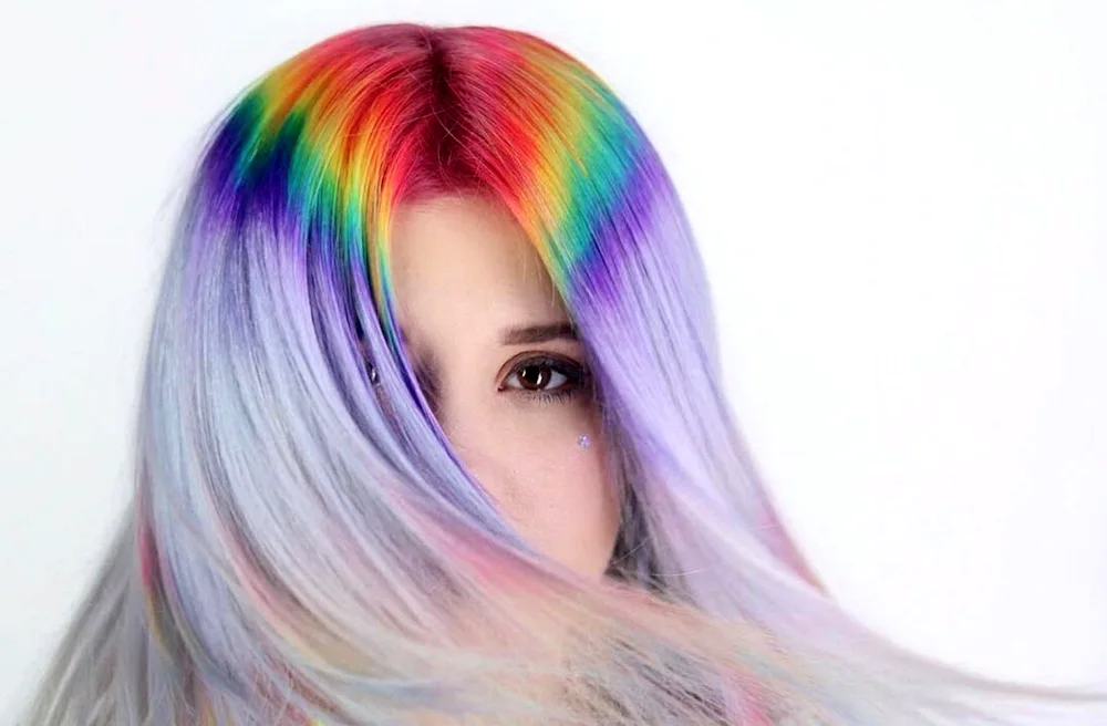 Diffused hair colouring with wavy hair