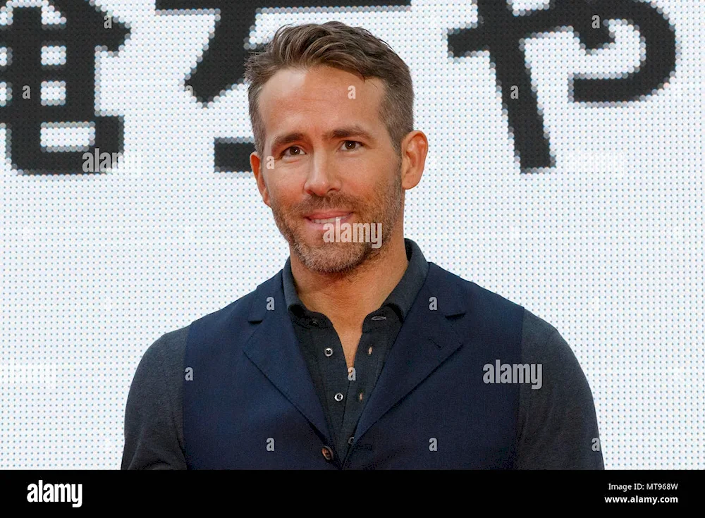 Ofyan Reynolds hairstyle
