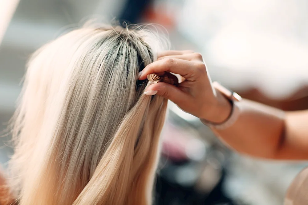 Reflects the ends of hair