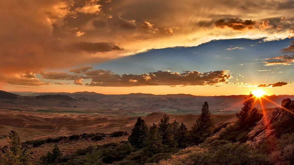 State of Montana mountain night