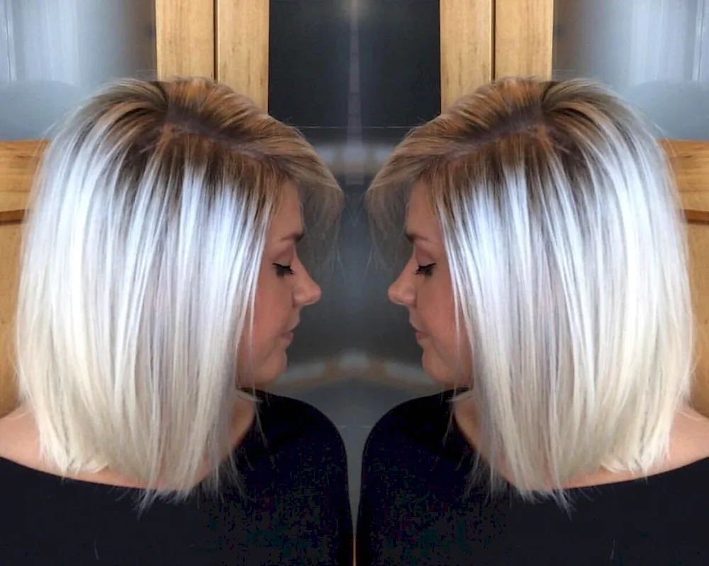 Stretch blonde hair on short hair