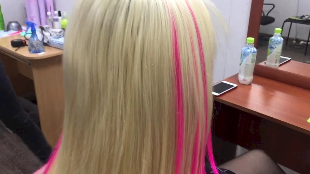 Colour hair extensions