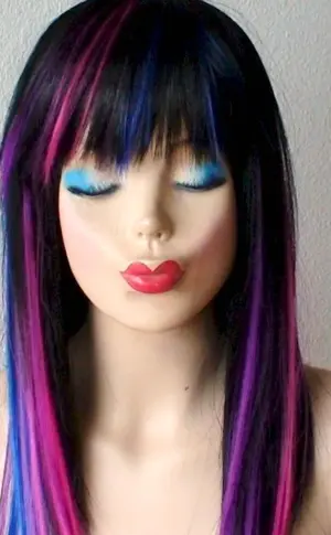 Multicoloured strands