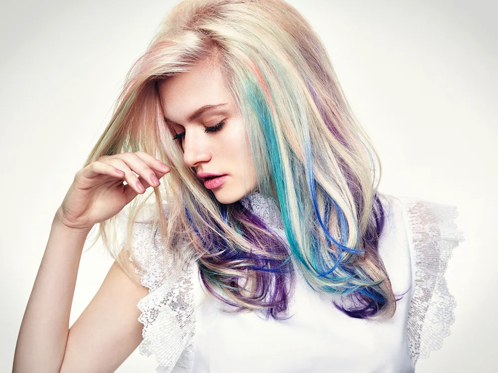 Multicoloured strands