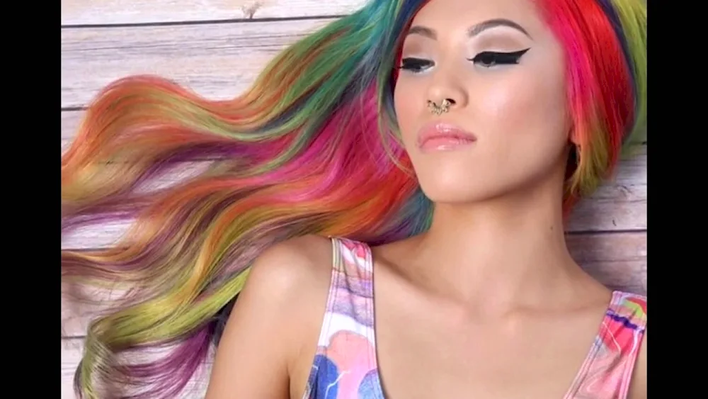 Coloured strands