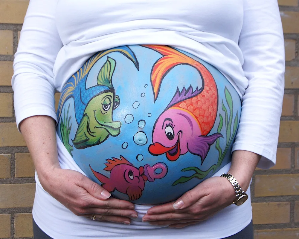 Pregnant woman drawing