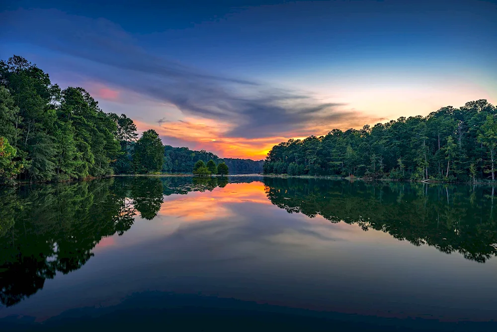 Style woven on the lake scarlet light of dawn Yesenin