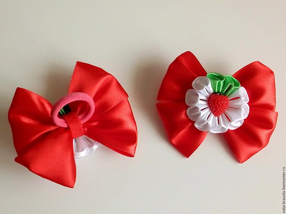 Narrow ribbon bows