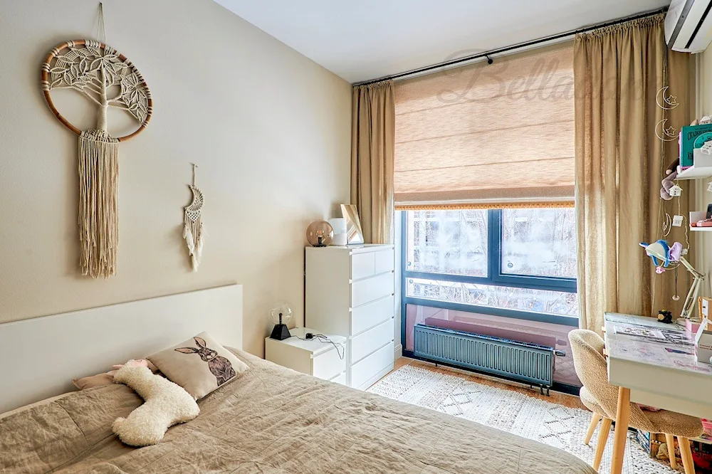 Rim. Curtains very narrow