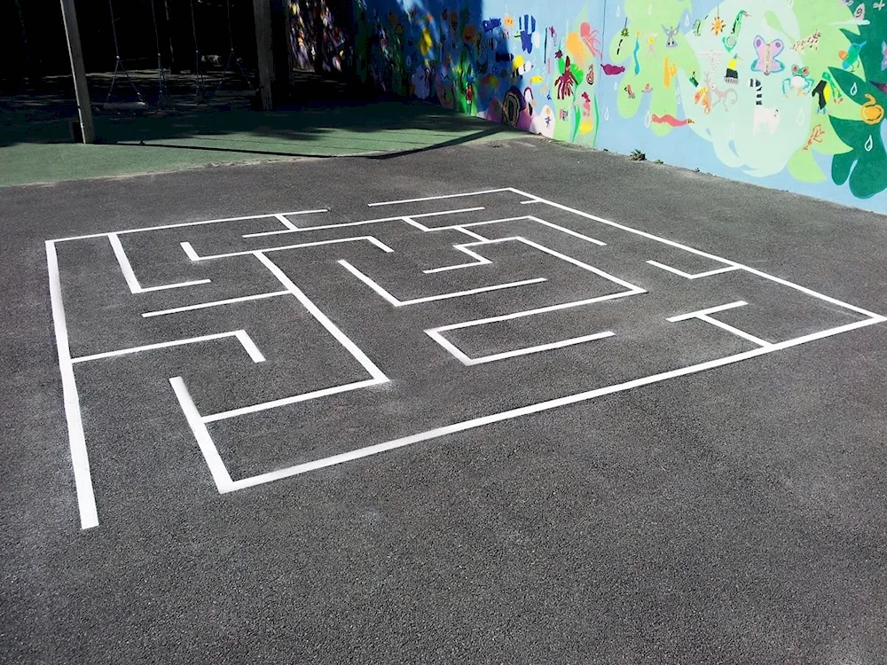 Playing on asphalt labyrinth