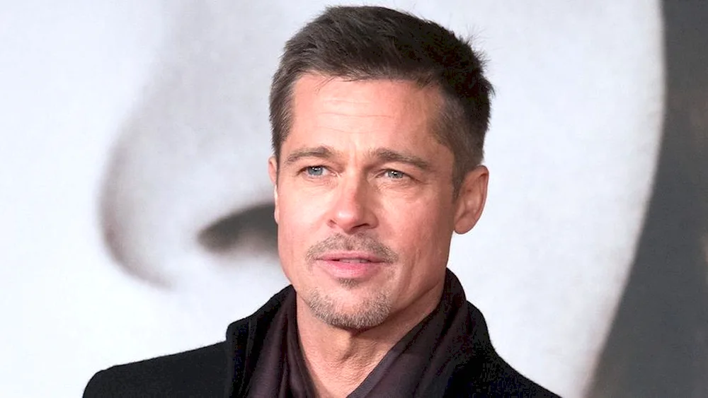 Brad Pitt hairstyle. 2022