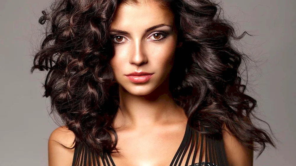 Model Curls by Sofia Zhuravets