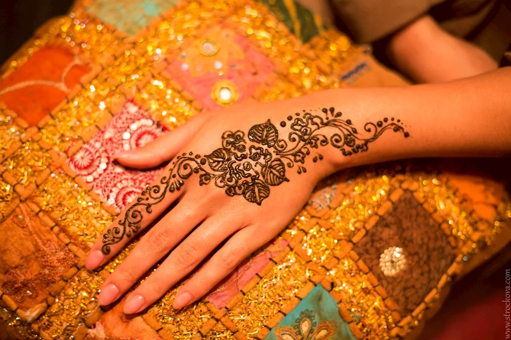 Hnna henna designs on hands