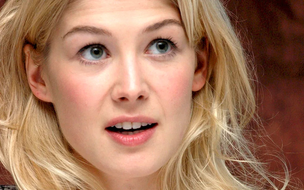 Rosamund Pike