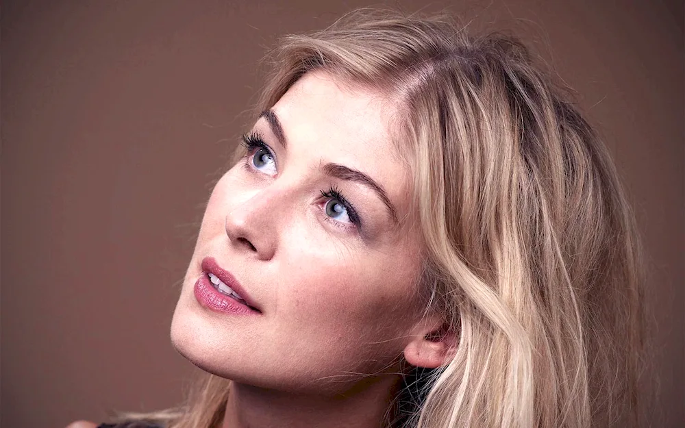 Rosamund Pike