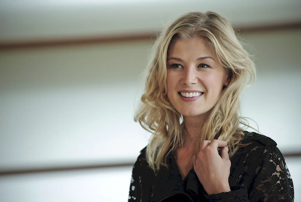 Rosamund Pike