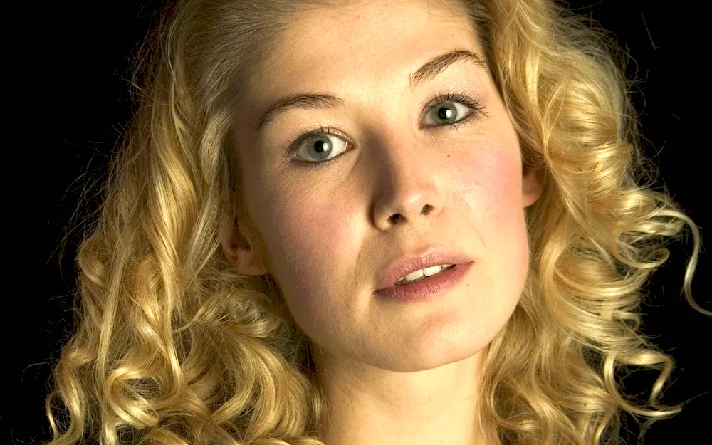 Rosamund Pike