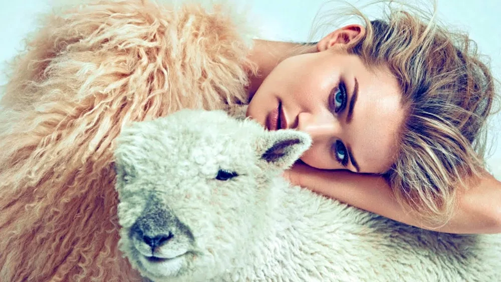 Rosie Huntington- Whiteley Vogue