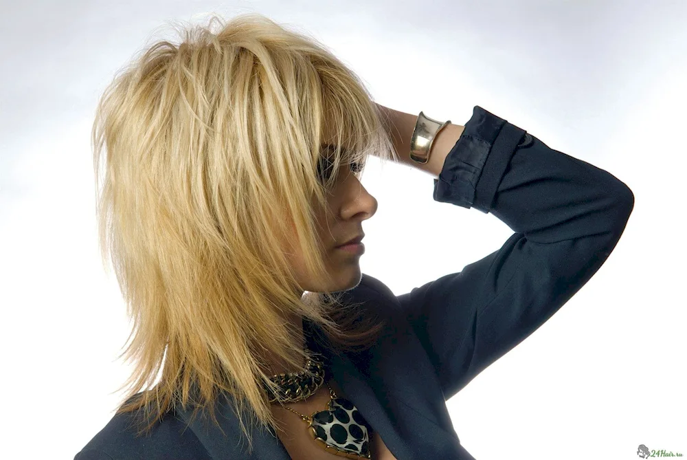 Shaggy haircut with bangs