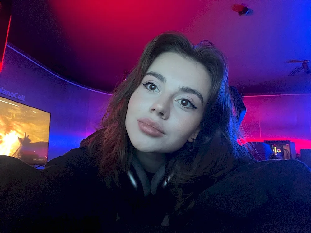 Sabina Khayrova plum