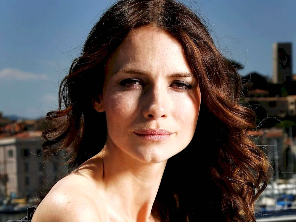 Saffron Burrows