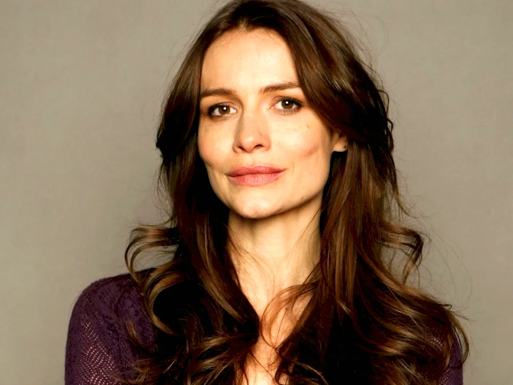 Saffron Burrows