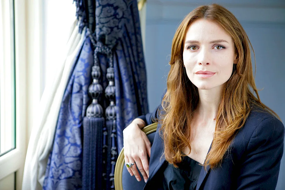 Saffron Burrows