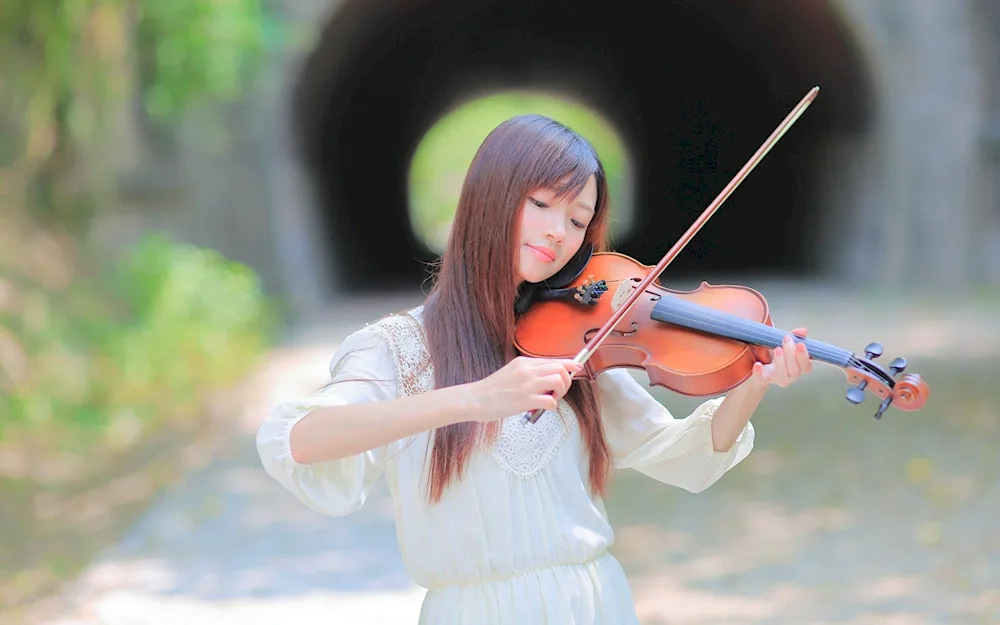 Sayaka Katsuki violinist