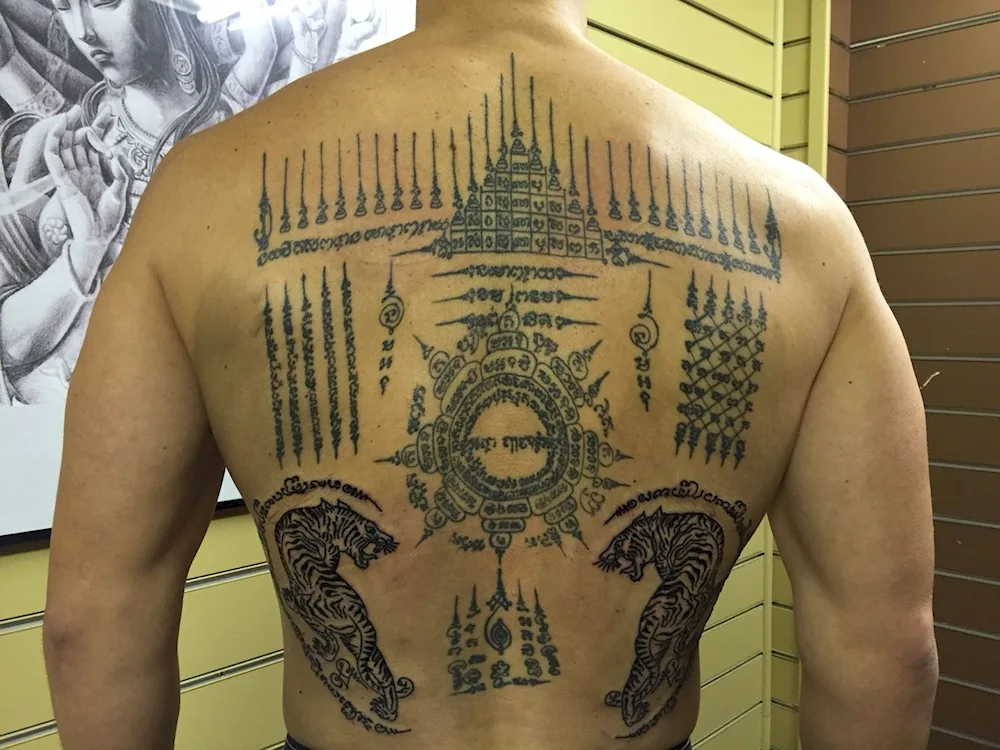 7 High-rise Guf tattoo