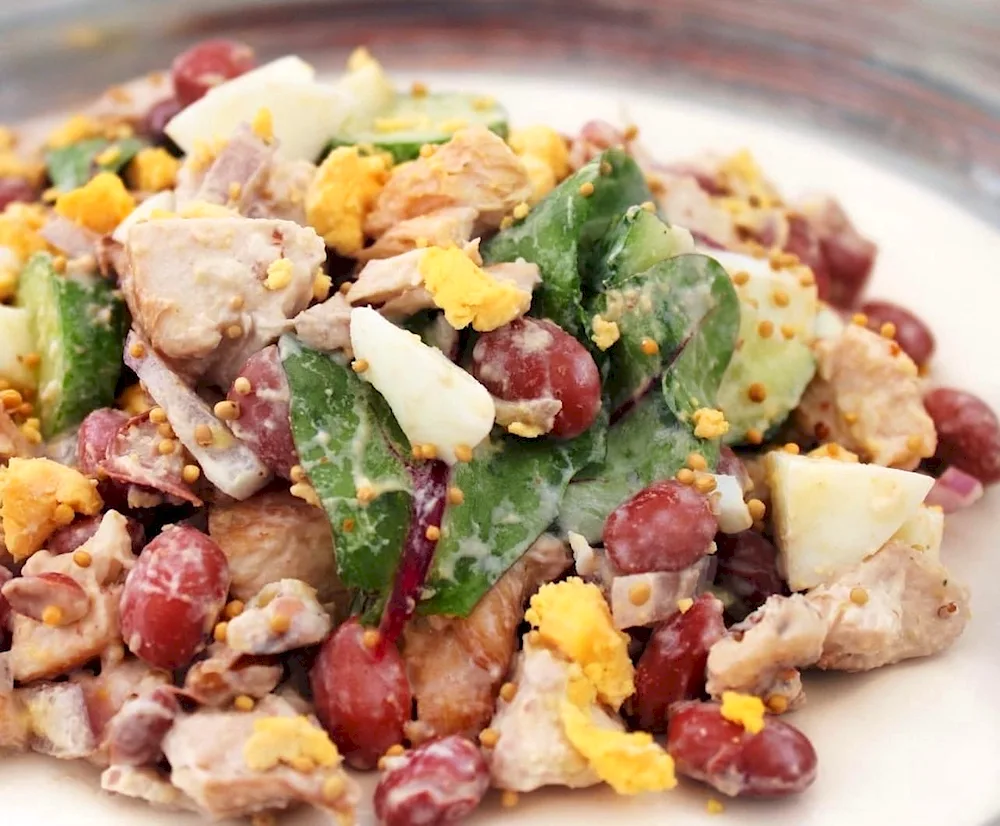 Salad with tuna and red beans