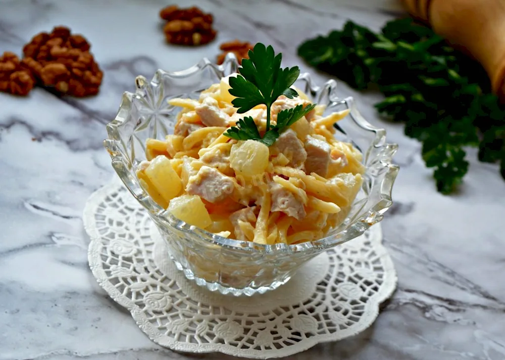 Salad with smoked chicken with pineapple and cheese
