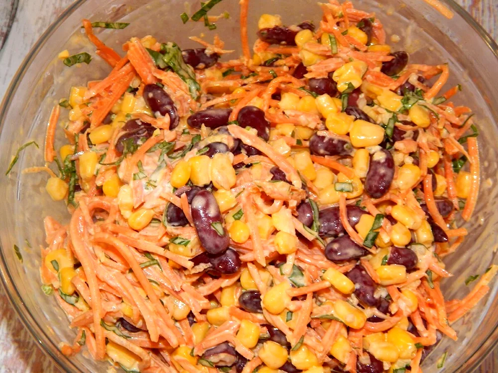 Salad with smoked chicken with Korean carrots and beans