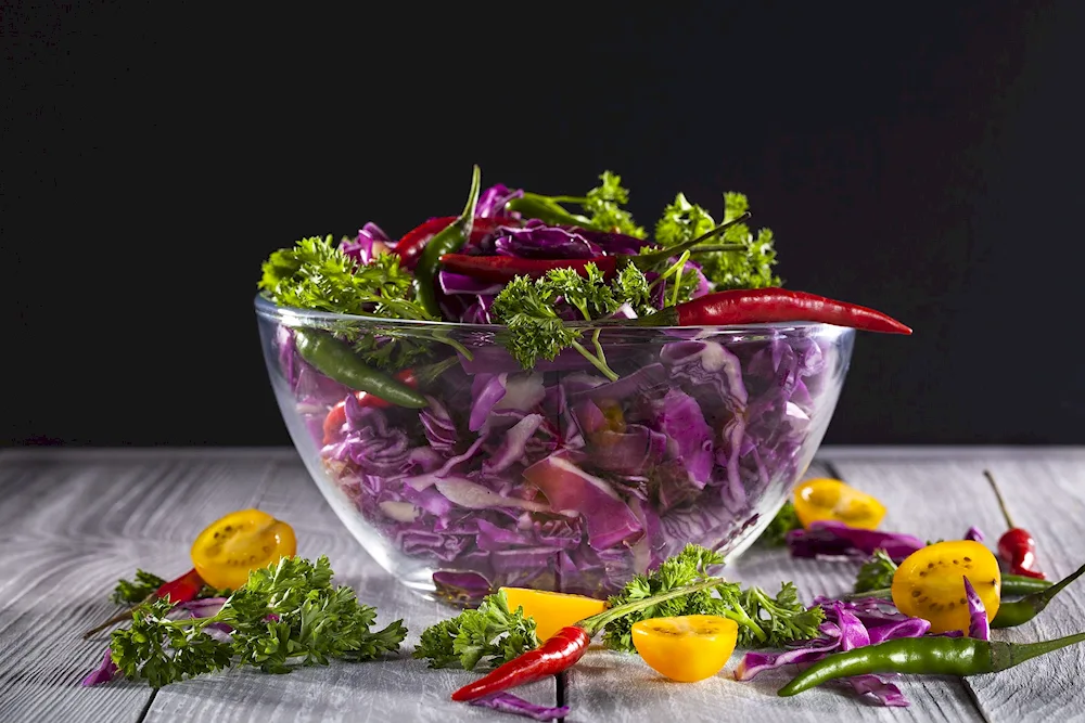Red cabbage salad
