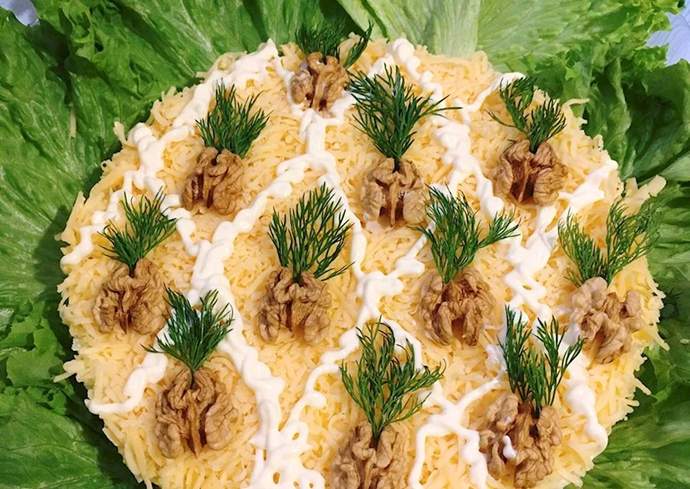 Salad with pineapple and smoked chicken and cheese