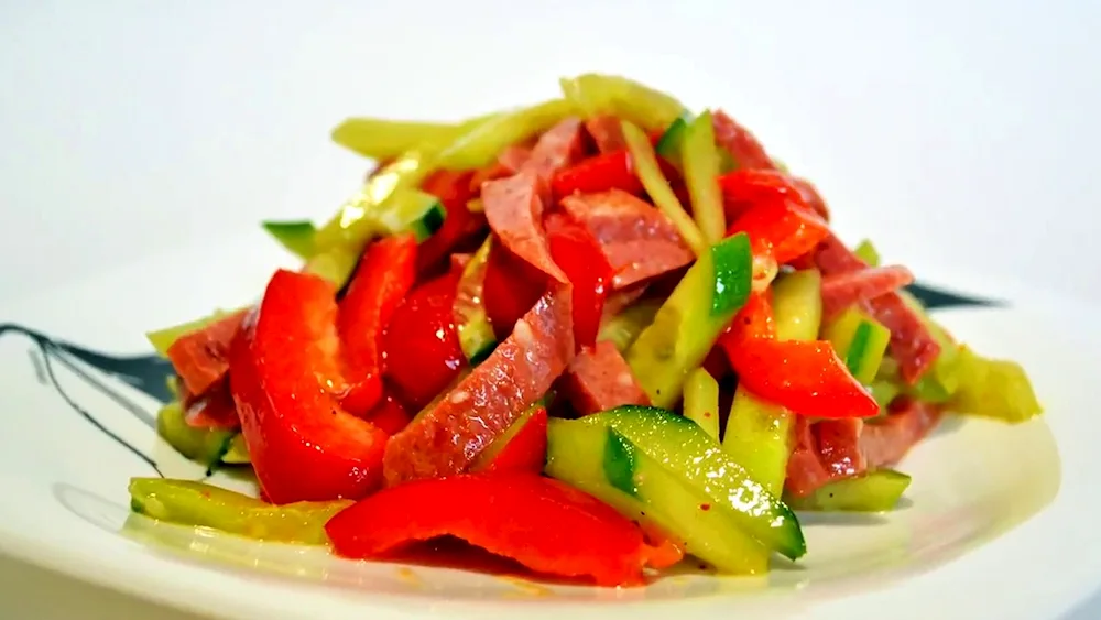 Salad cucumbers tomatoes tomatoes bell peppers bell peppers and chicken