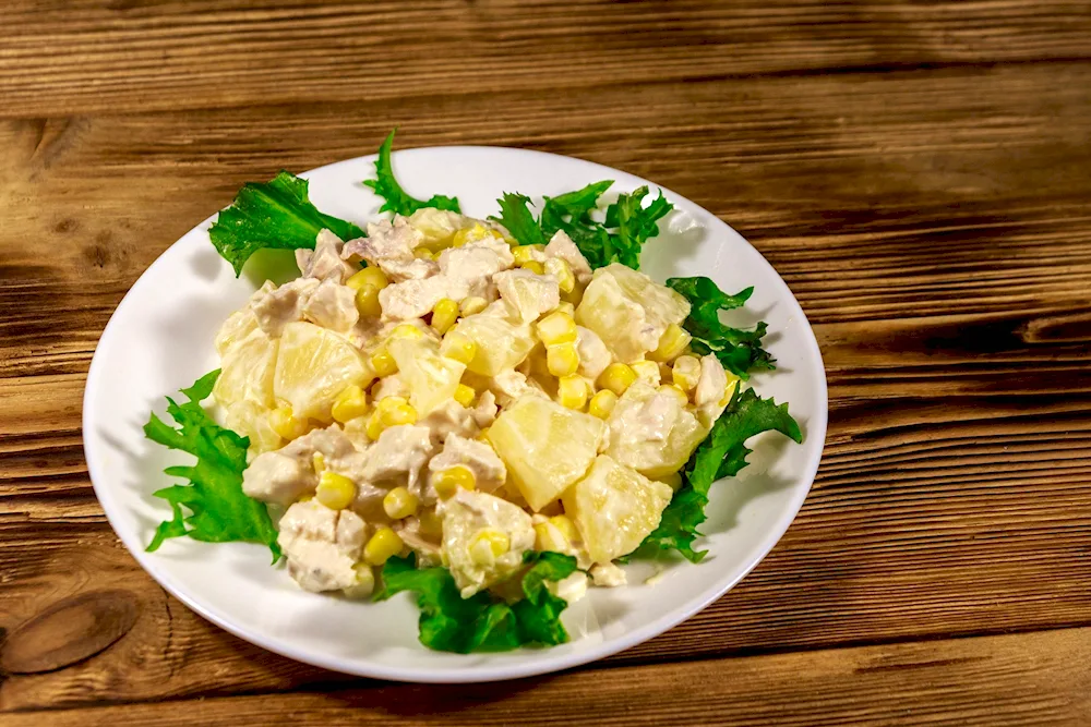 Salad with pineapple and chicken breast