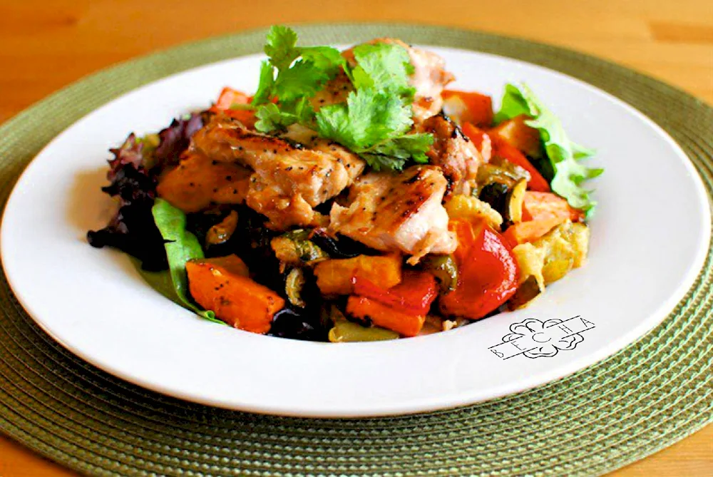 Salad with beef and bell peppers