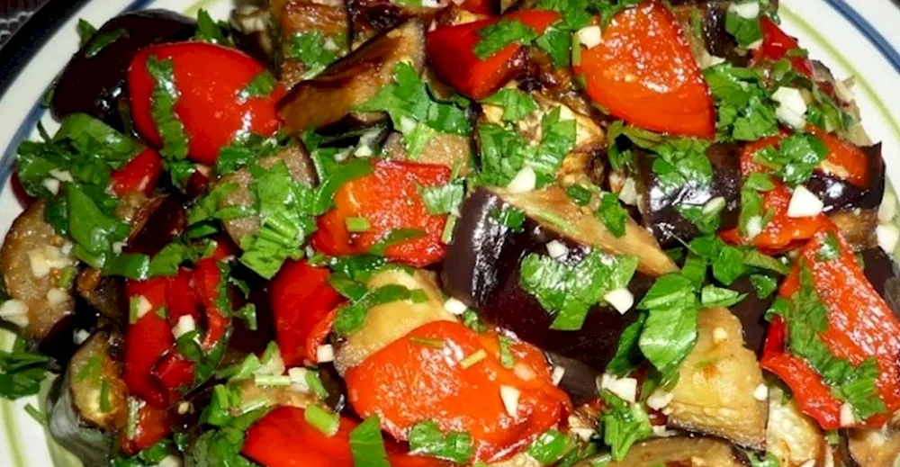 Salad with aubergine and cheese