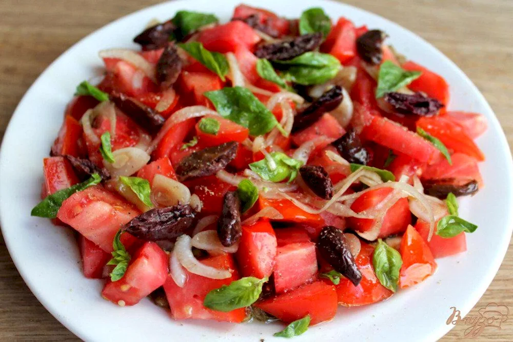 Salad with fried eggplants