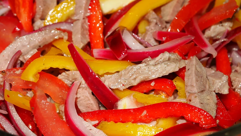 Salad with Beef and Bell Pepper SaladSweet Pepper SaladSalad with Shakarob Shakarob SaladGreens for SaladsSalad with Aubergine and Chicken BreastTori Yasai SaradaGreek SaladSalad with Bell Pepper and ChickenSalad with bell peppers and ham