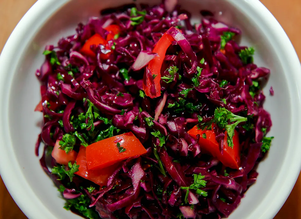 Red cabbage salad