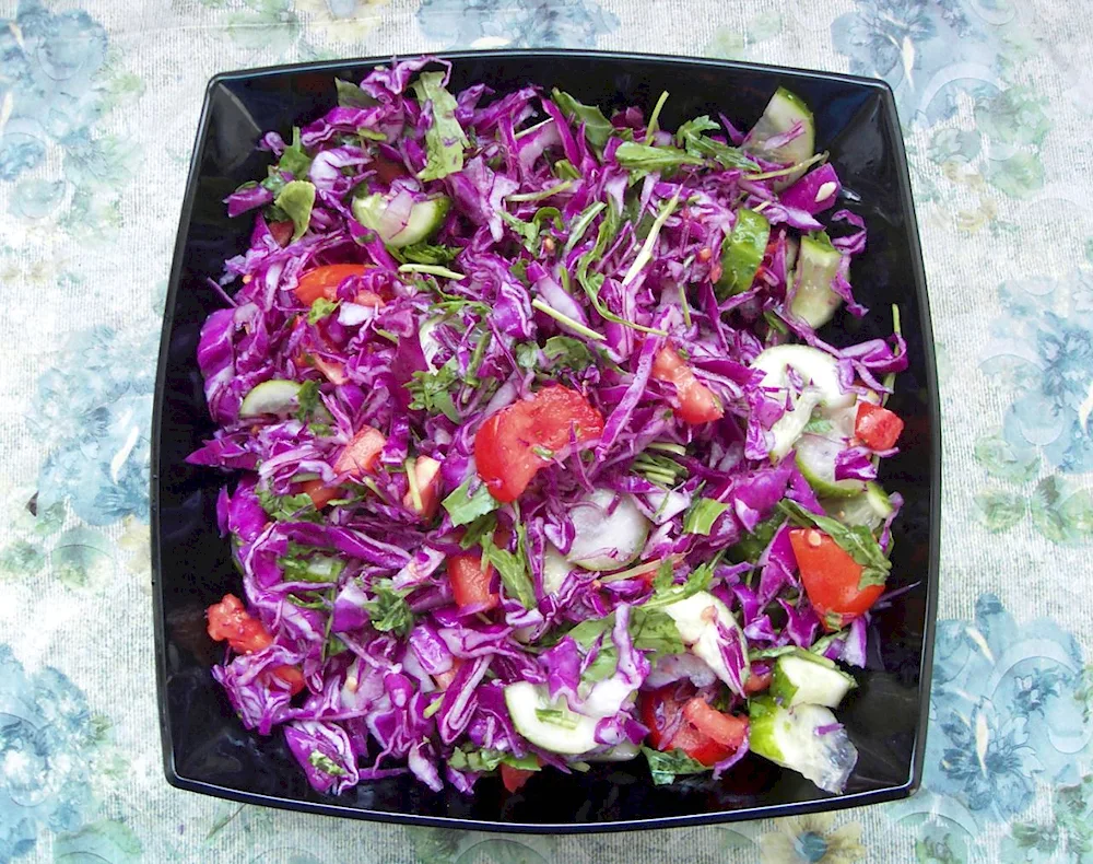 Red cabbage salad