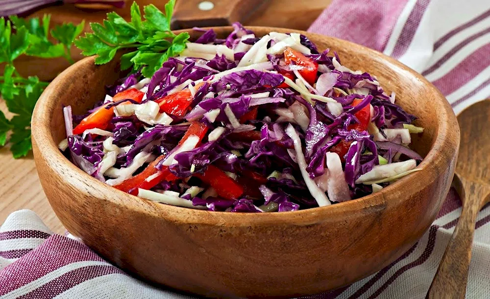 Red cabbage salad