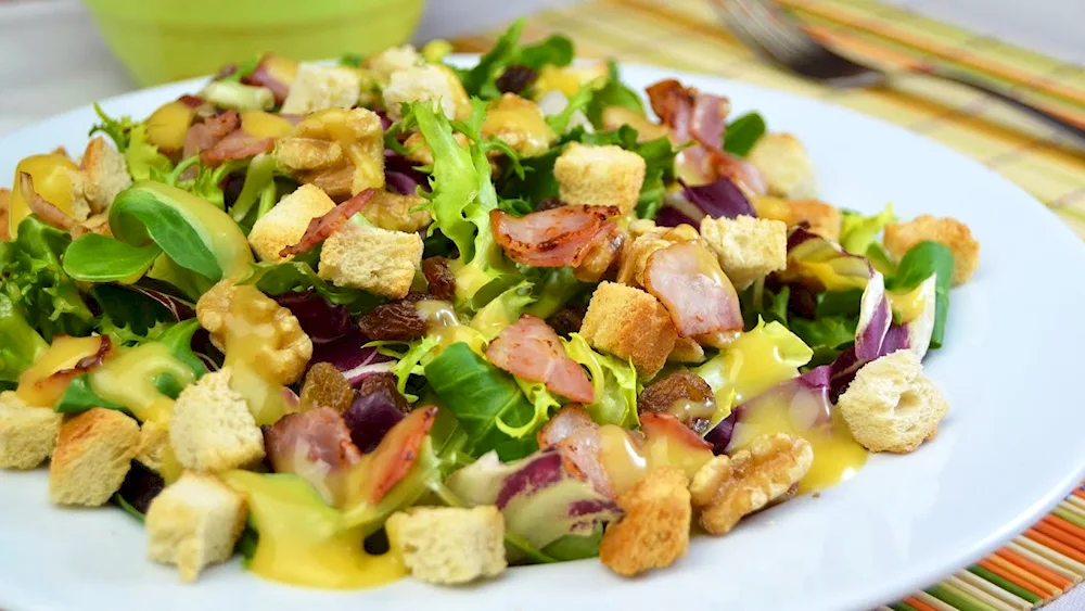 Salad with beans and pickles