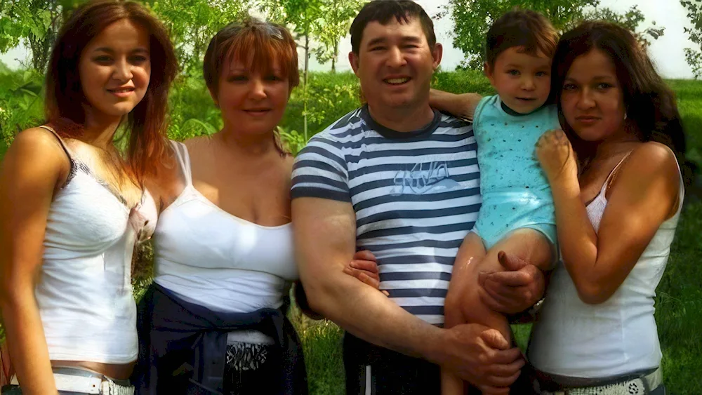 Salavat Fatkhutdinov family