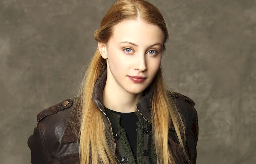 Sarah. Gadon