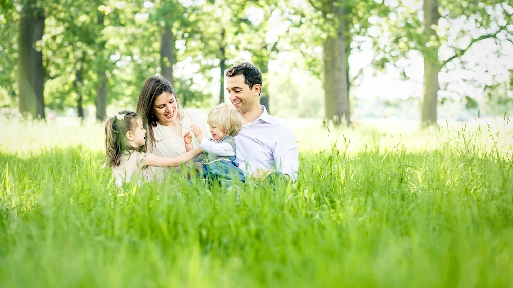 Family photo shoot in nature