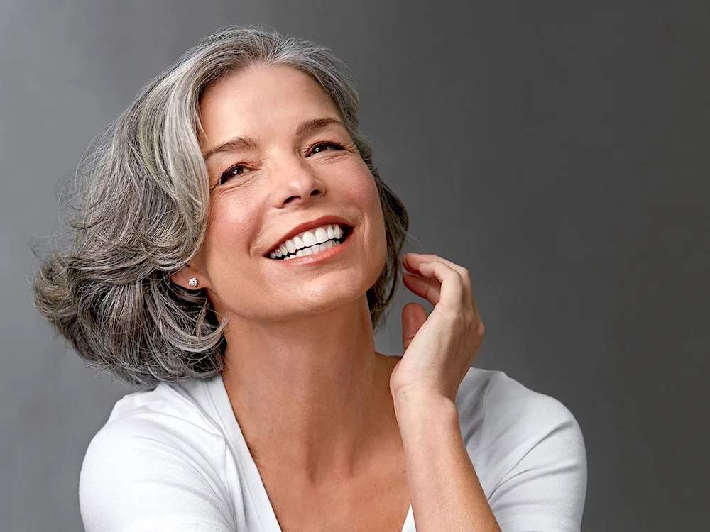Dyeing grey hair with lime